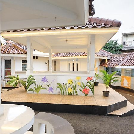 Hotel RedDoorz Syariah near Taman Air Mancur Bogor Zewnętrze zdjęcie
