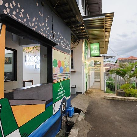 Hotel RedDoorz Syariah near Taman Air Mancur Bogor Zewnętrze zdjęcie