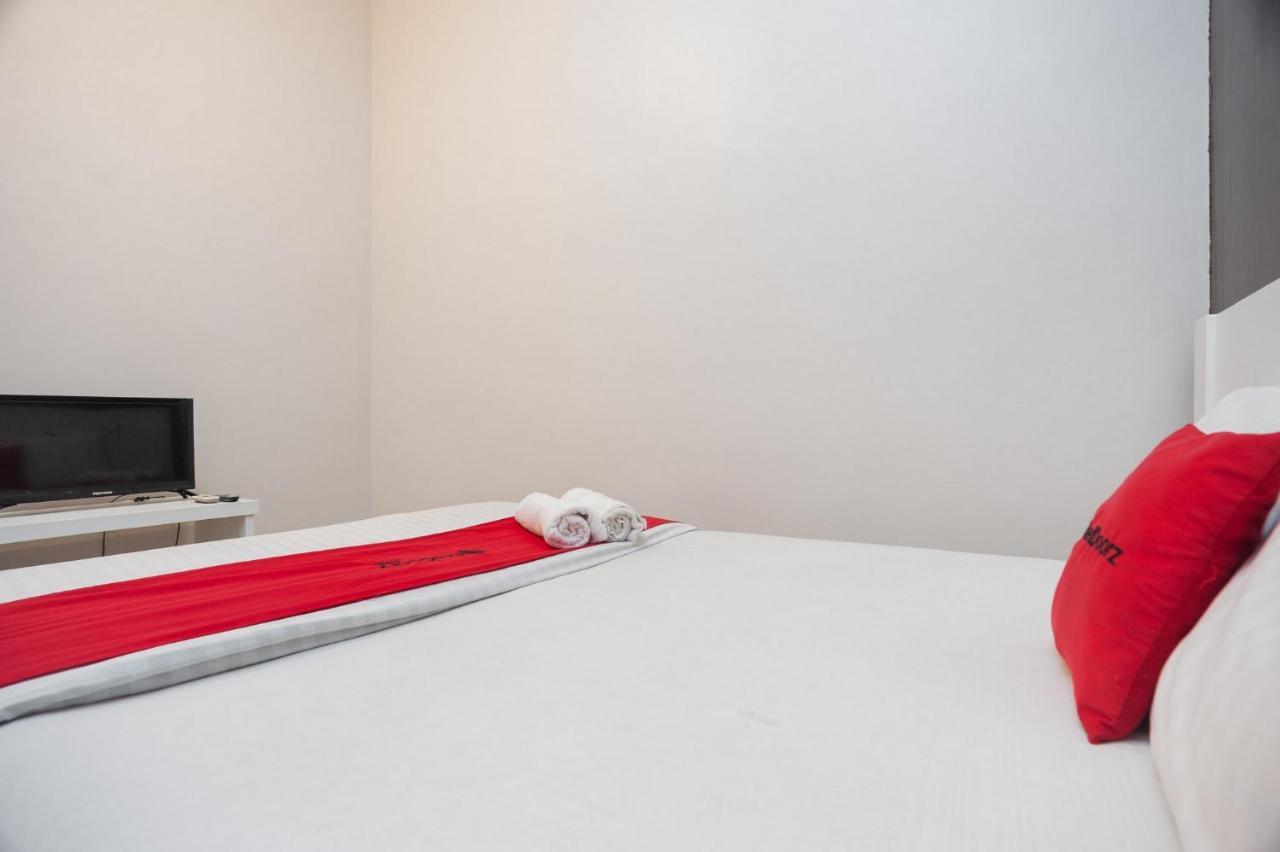 Hotel RedDoorz Syariah near Taman Air Mancur Bogor Zewnętrze zdjęcie