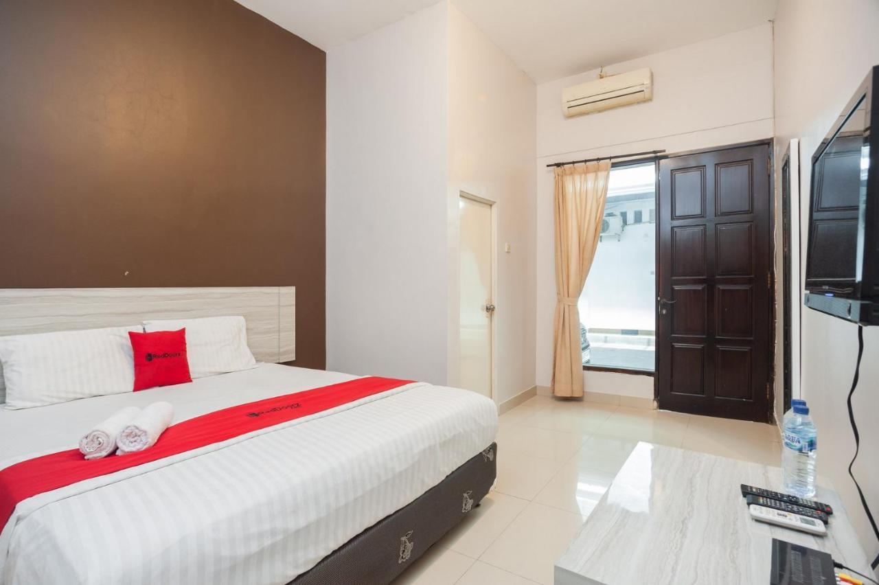 Hotel RedDoorz Syariah near Taman Air Mancur Bogor Zewnętrze zdjęcie