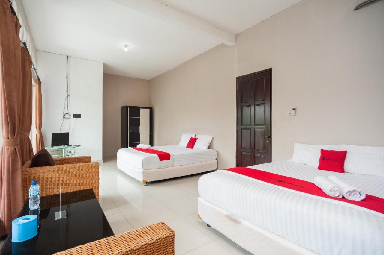 Hotel RedDoorz Syariah near Taman Air Mancur Bogor Zewnętrze zdjęcie