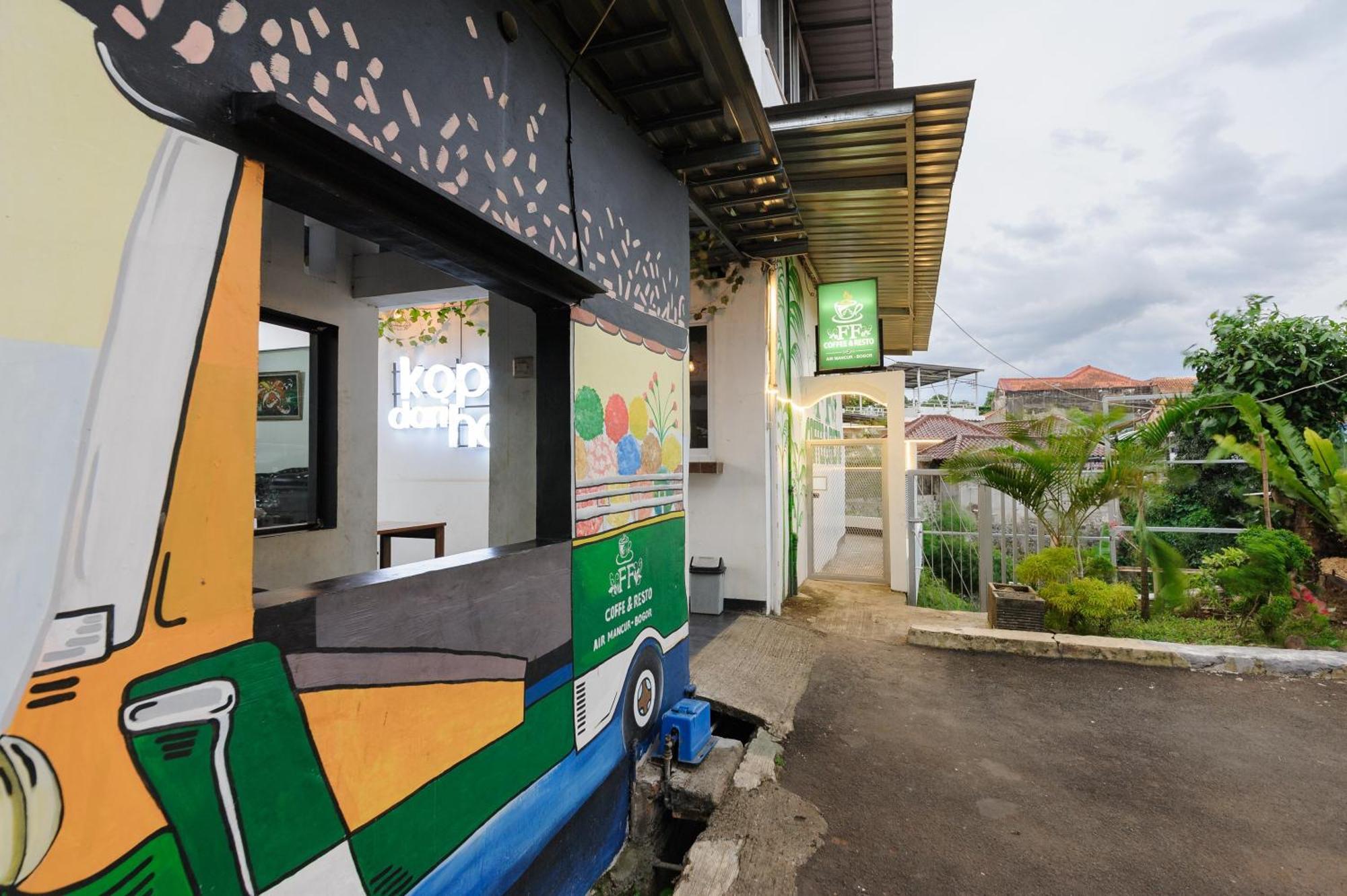 Hotel RedDoorz Syariah near Taman Air Mancur Bogor Zewnętrze zdjęcie